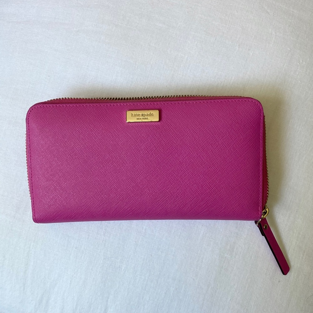 **SOLD**Kate Spade Zip Wallet